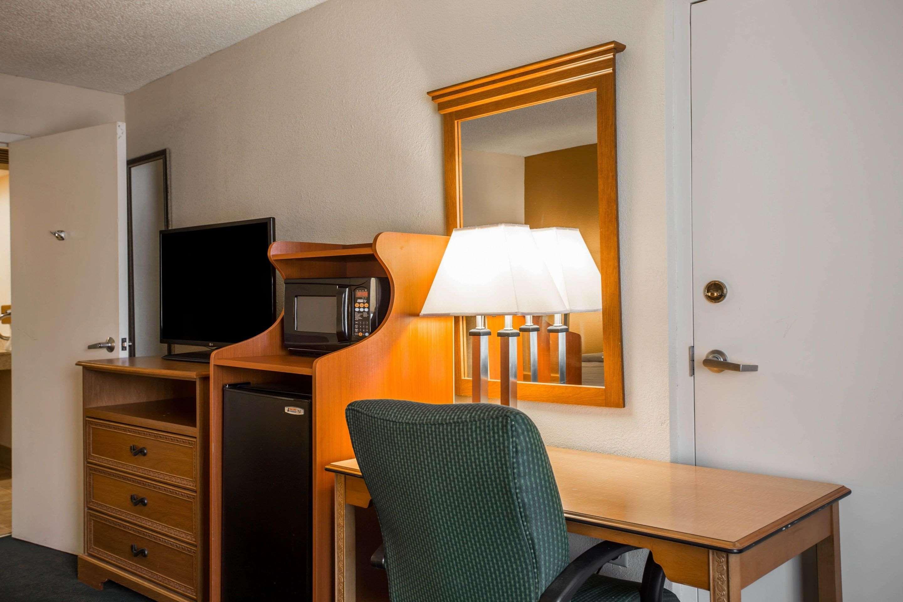 Quality Inn Айкън Екстериор снимка