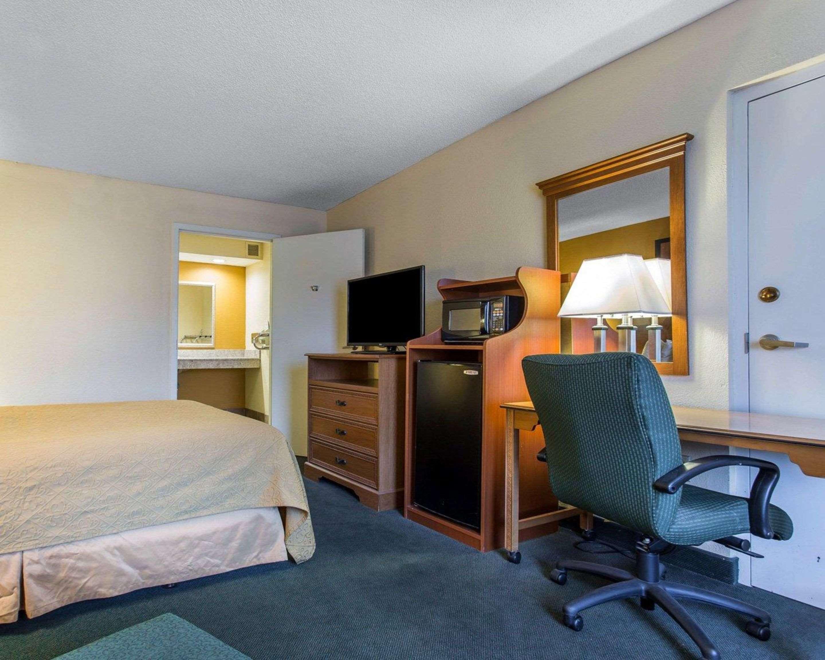 Quality Inn Айкън Екстериор снимка