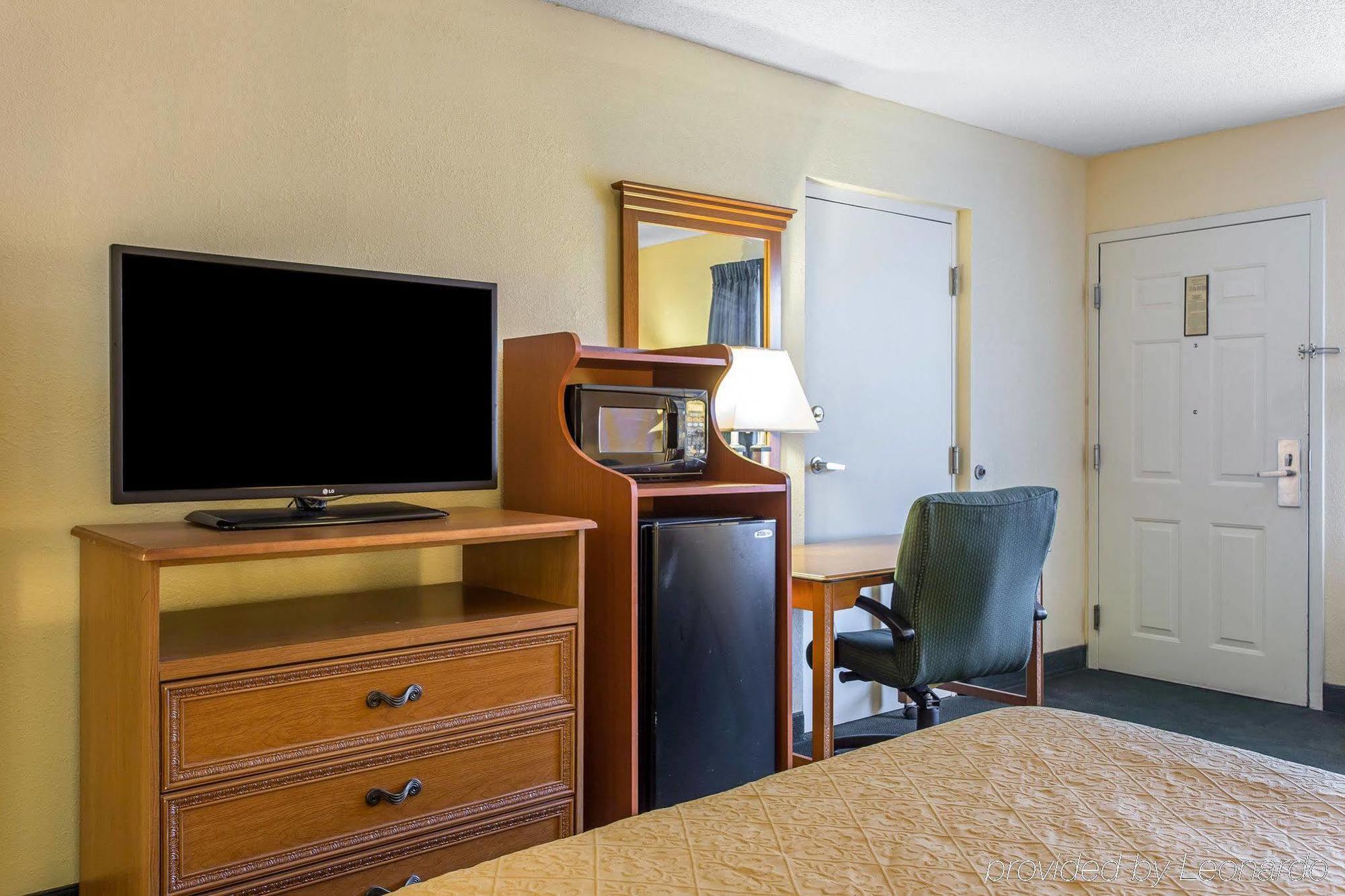 Quality Inn Айкън Екстериор снимка