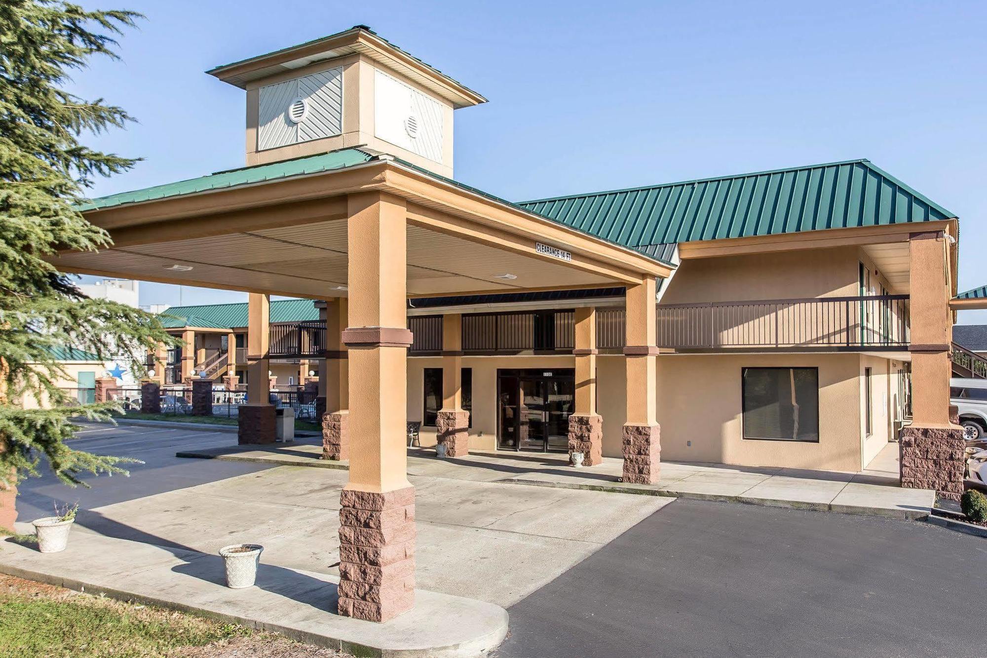Quality Inn Айкън Екстериор снимка