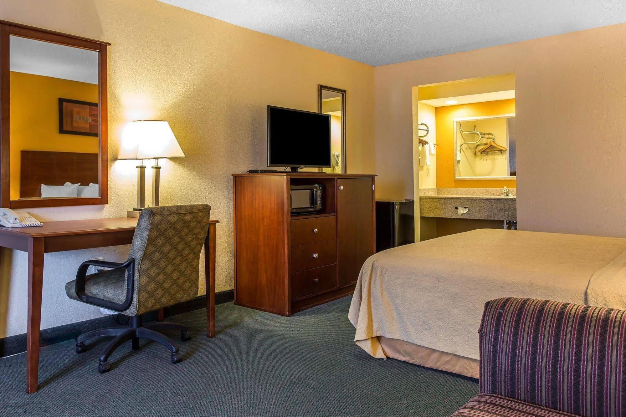Quality Inn Айкън Екстериор снимка
